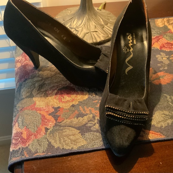 Nina Shoes - Lovely ladies black Swede heels in size 6.5 by Nina.